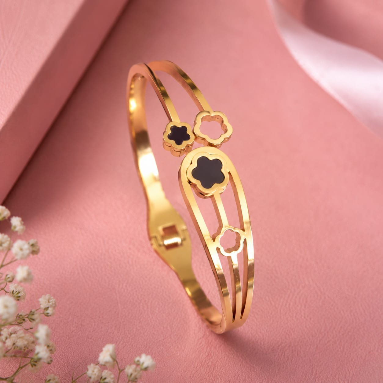 Trendy 2 Black Clover bracelet