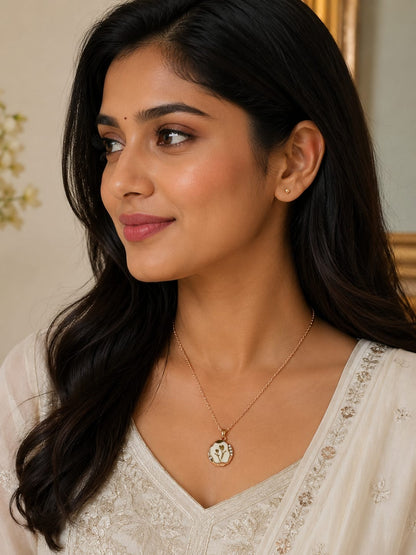 Lira Pendent neckace