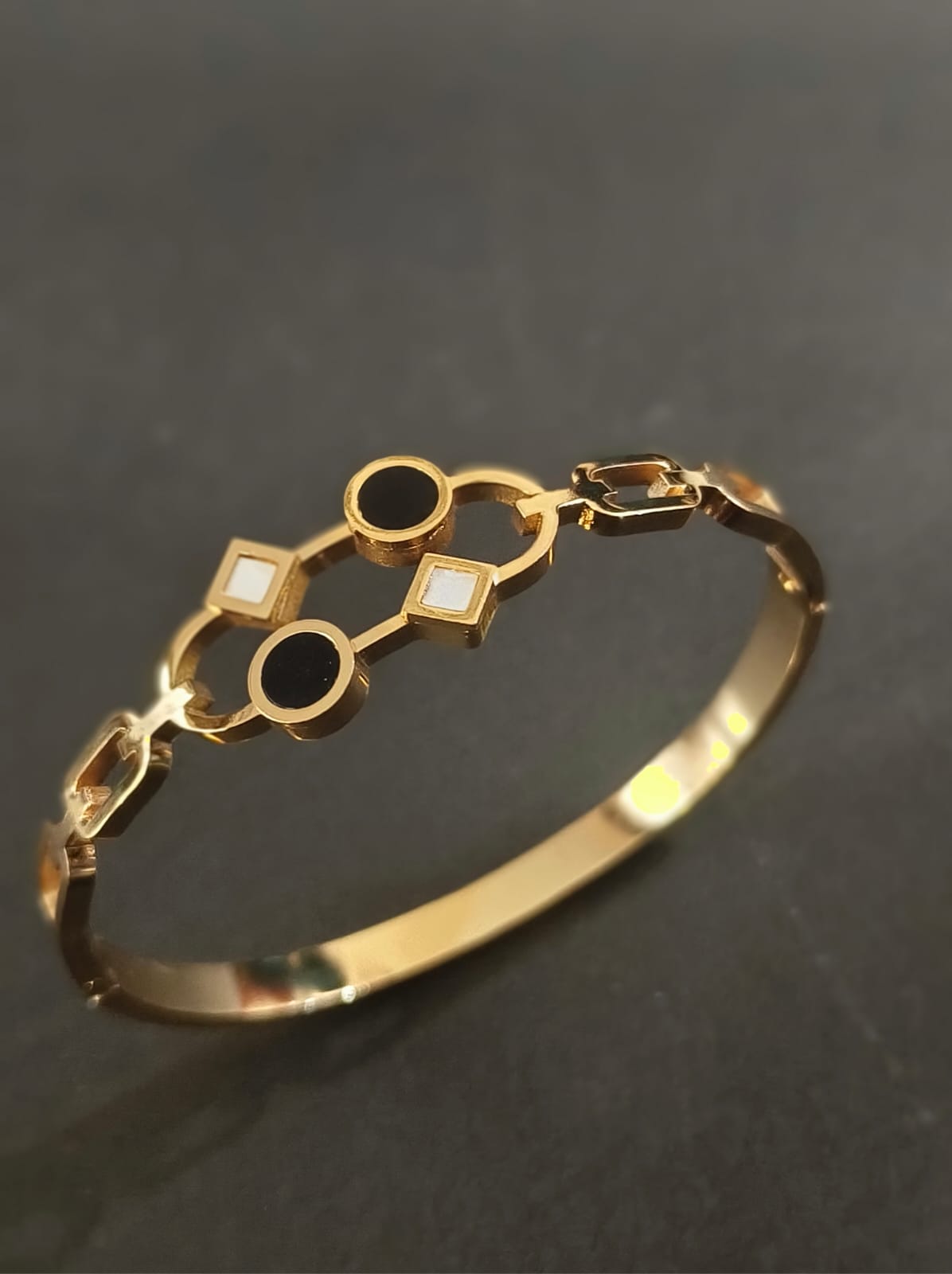 Trendy Minimalistic Bracelet for daily or office wear